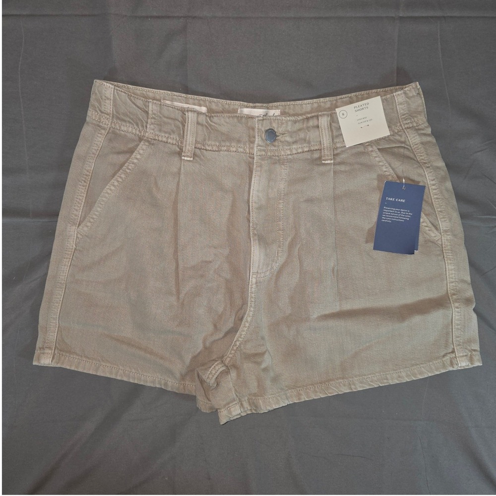 Universal Thread Khaki Pleated Denim Shorts High Rise Slim Fit Size 8 NWT
